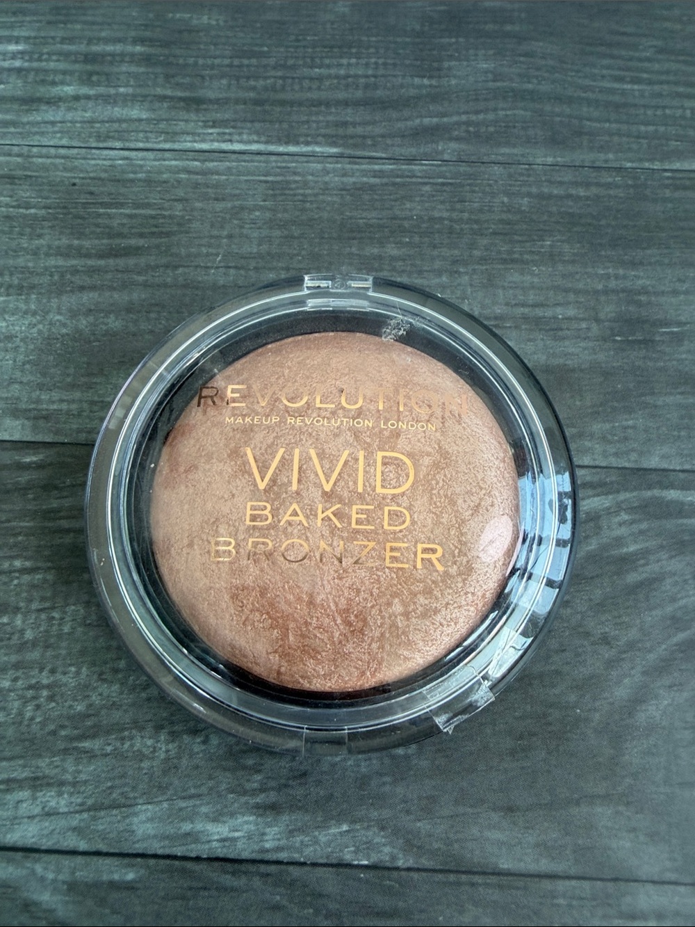 Makeup Revolution Vivid Baked Bronzer - Warm Bronze Shimmer